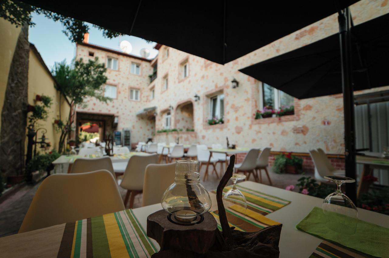 Hotel Gala Oradea Bagian luar foto
