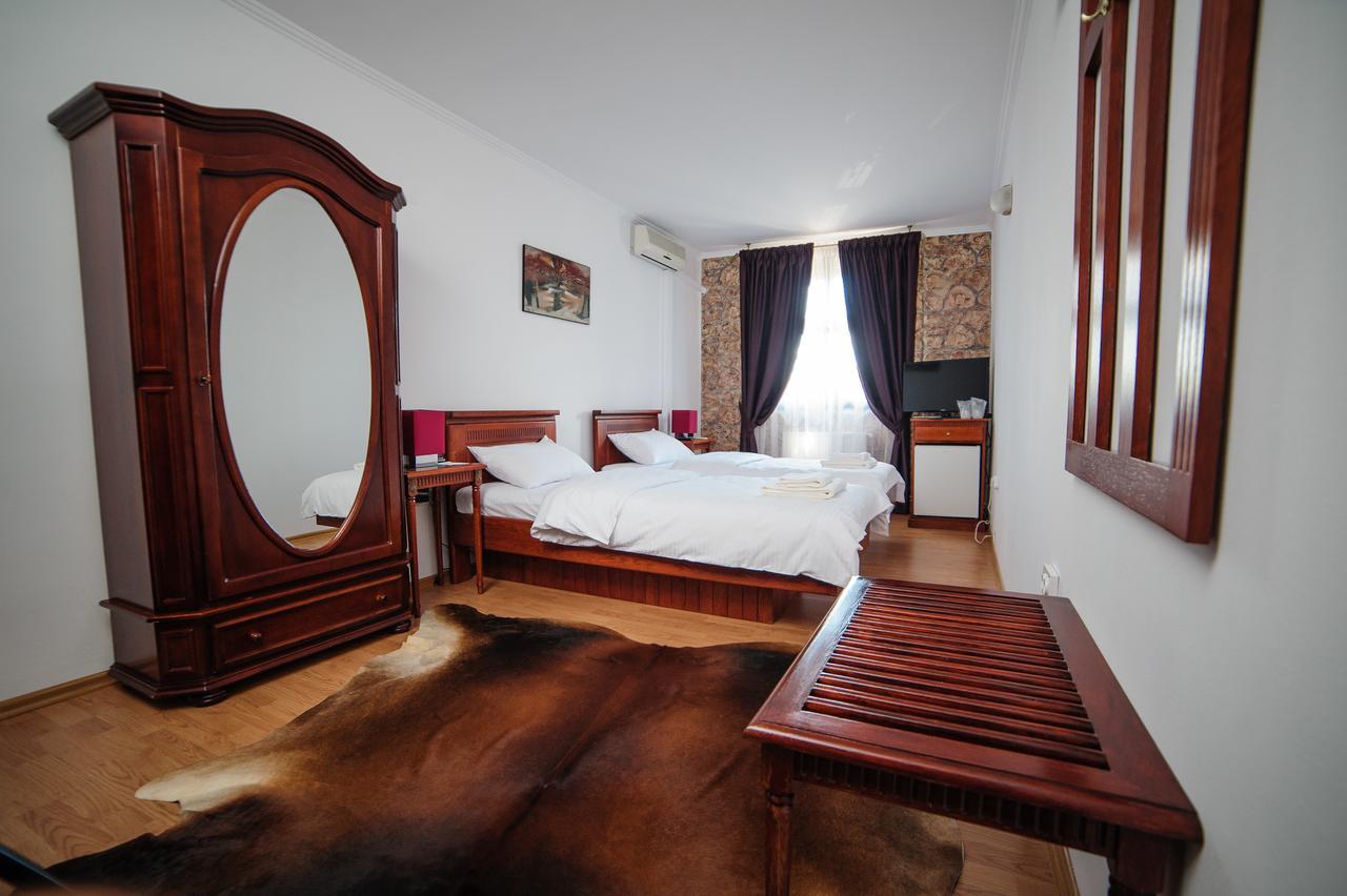 Hotel Gala Oradea Bagian luar foto