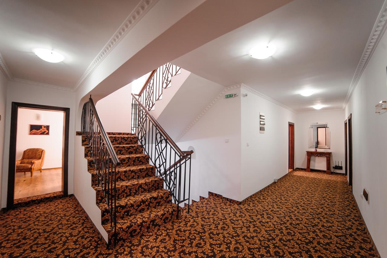 Hotel Gala Oradea Bagian luar foto