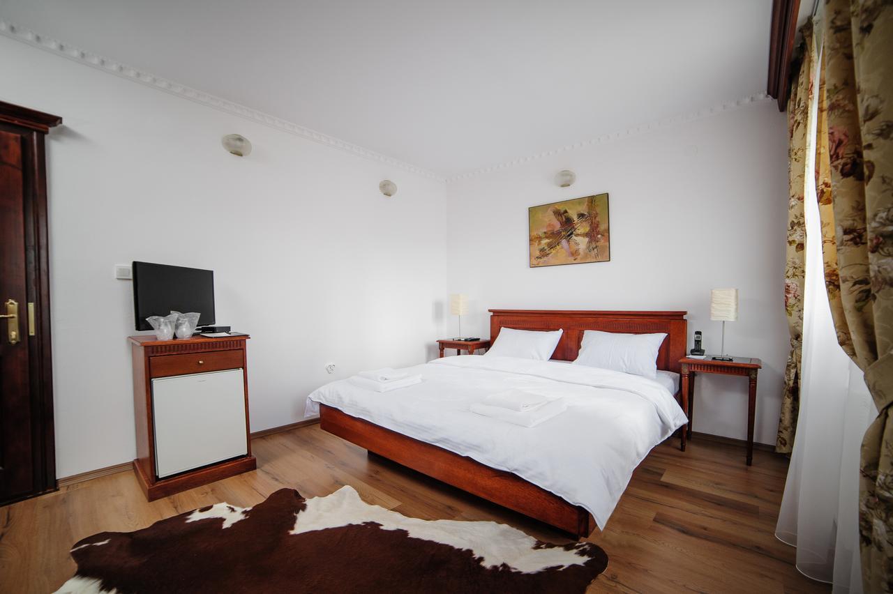 Hotel Gala Oradea Bagian luar foto
