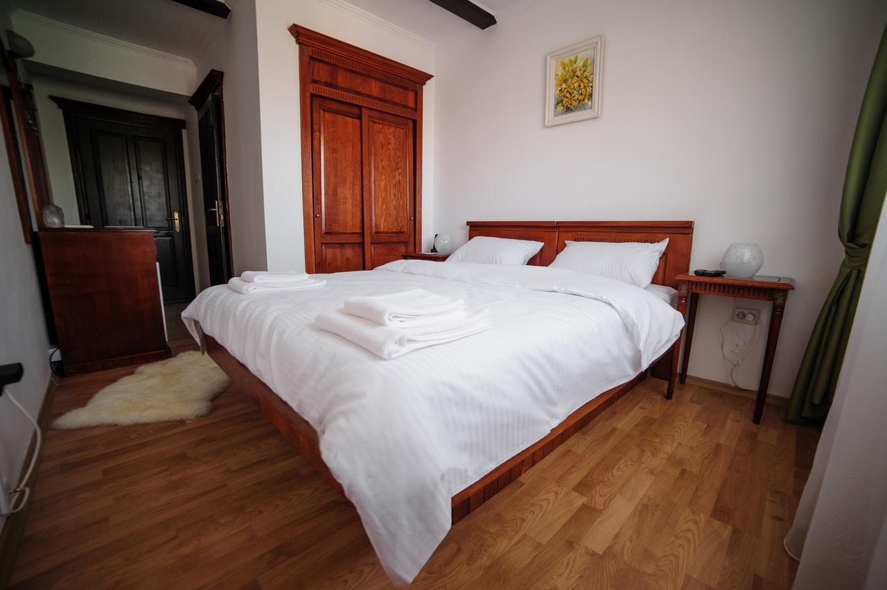 Hotel Gala Oradea Bagian luar foto