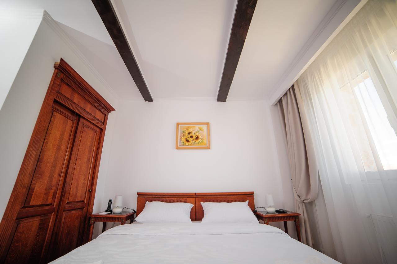 Hotel Gala Oradea Bagian luar foto