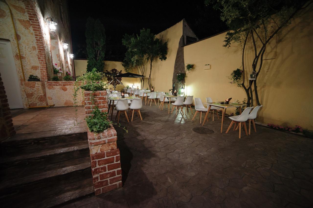 Hotel Gala Oradea Bagian luar foto